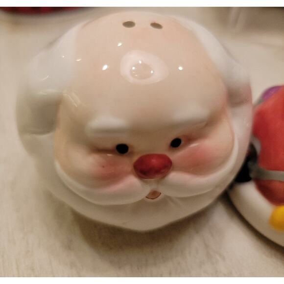 Santa & Hat Salt & Pepper Shakers Kitchenware Christmas Kitchen Decor - Picture 8 of 9